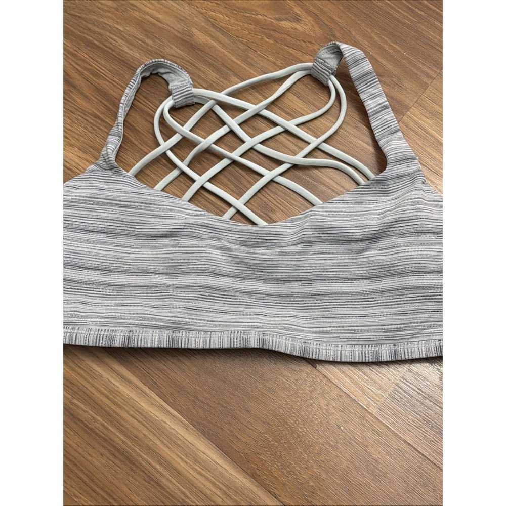 Lululemon Women's Sz 10 Strappy Yoga Workout Sports bra Sportsbra EUC - Picture 2 of 5